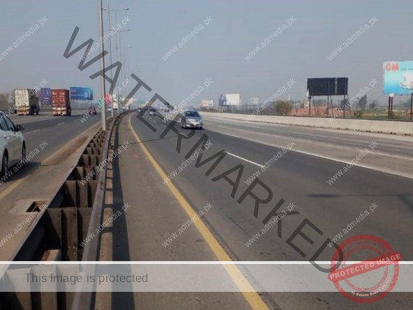 Promote your brand at Ravi Toll Plaza’s 60x20 billboard on the M2 Motorway. With maximum visibility to travelers between Lahore and Islamabad